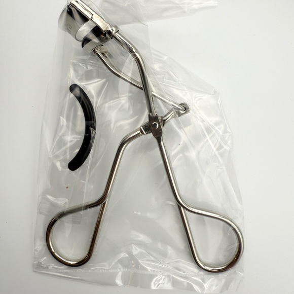 NWT Shu Uemura Eyelash Curler with Silver Finish - Picture 4 of 6